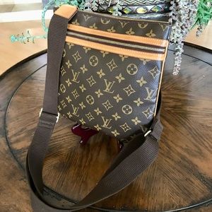 Louis Vuitton Bosphmore Pochette Crossbody